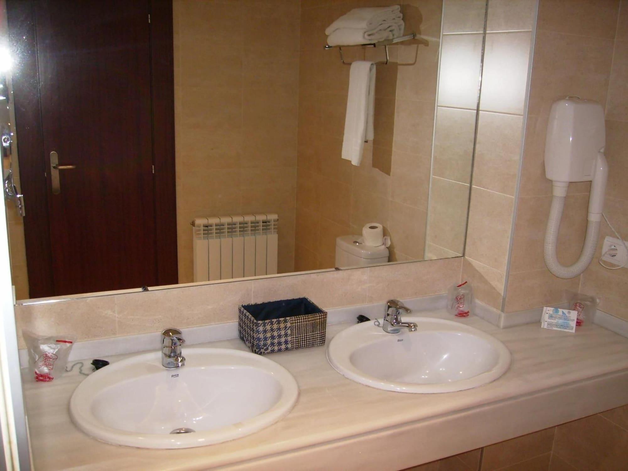 Hotel Roma บายาโดลิด ภายนอก รูปภาพ